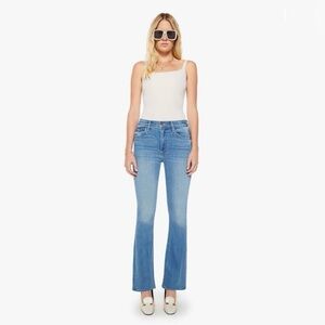 The Mother The Weekender Layover Jeans size 28. Like new. Never worn.